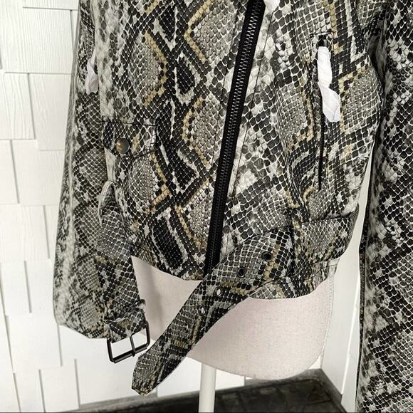 Aqua Women's Black/Gray/Cream Snakeskin Faux Leather Motorcycle Jacket Sz L - Picture 3 of 7